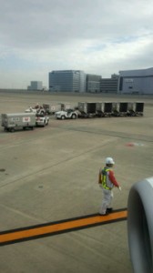 行きの羽田空港、機内より